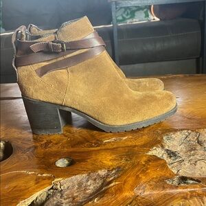 Sam Edelman Hannah Belted Chelsea Booties Size 9.5